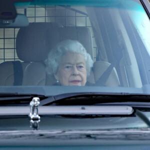 La reine Elisabeth II d'Angleterre en voiture aux alentours de sa résidence de Sandringham. Le 2 février 2022