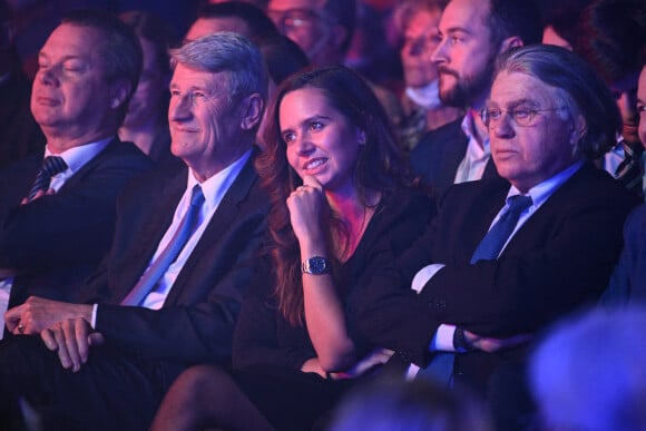 Philippe de Villiers (président du Mouvement pour la France), Sarah Knafo, Gilbert Collard (député européen) lors d'un meeting de campagne au Palais des Victoires à Cannes