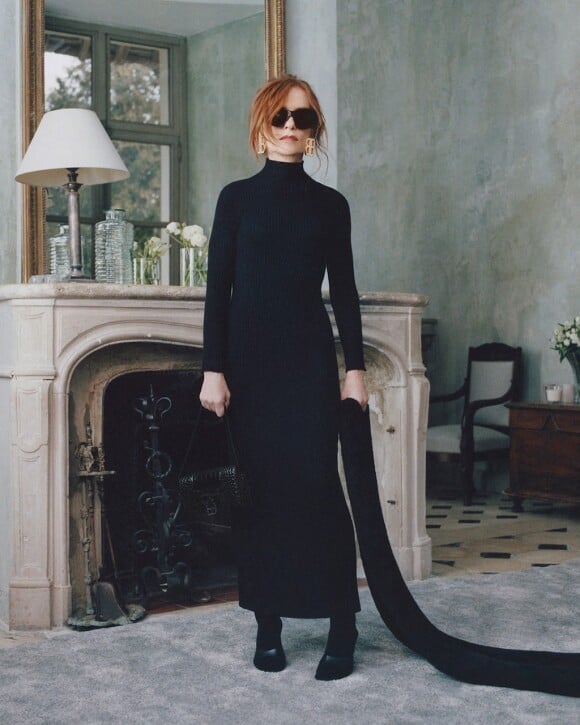 Isabelle Huppert pose pour la dernière campagne de la maison Balenciaga.