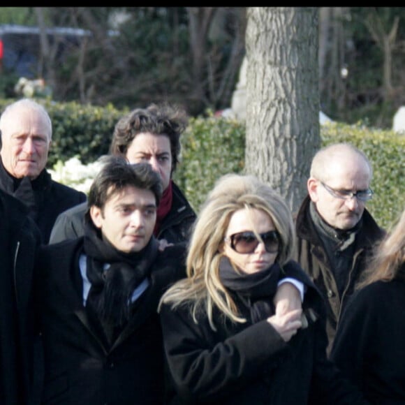 Nathalie Rheims et Thomas Langmann aux obsèques de Claude Berri à Bagneux en 2009.
