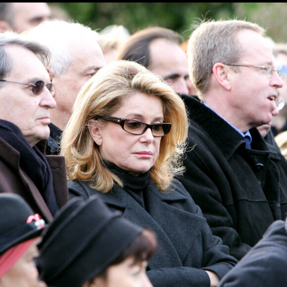 Catherine Deneuve aux obsèques de Claude Berri à Bagneux en 2009. 