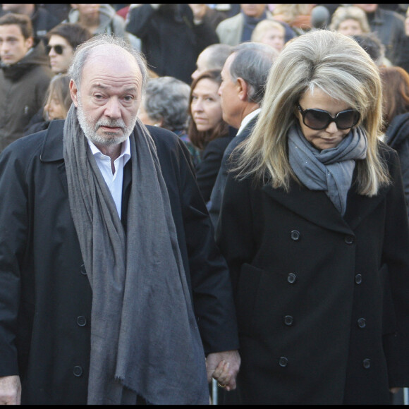 Claude Berri et Nathalie Rheims aux obsèques de Guillaume Depardieu dans les Yvelines, en 2008.