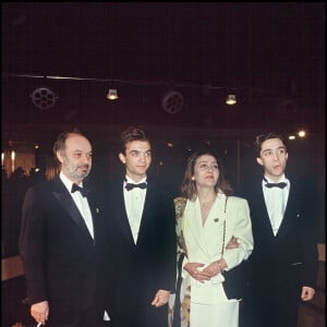 Claure Berri avec ses fils Thomas Langmann et Julien Rassam aux César en 1989.