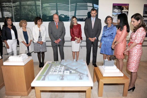 La reine Letizia d'Espagne, le mari le roi Felipe IV d'Espagne, la reine Sofia et son époux le roi Juan Carlos d'Espagne assistent au 40e anniversaire de la Fondation Reine Sofia à Madrid. Le 23 mai 2017.