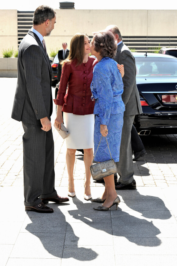 La reine Letizia d'Espagne, le mari le roi Felipe IV d'Espagne, la reine Sofia et son époux le roi Juan Carlos d'Espagne assistent au 40e anniversaire de la Fondation Reine Sofia à Madrid. Le 23 mai 2017.