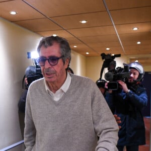 Exclusif - Après sa libération de la prison de la Santé, Patrick Balkany et sa femme Isabelle se rendent à la mairie de Levallois Perret le 12 février 2020. 