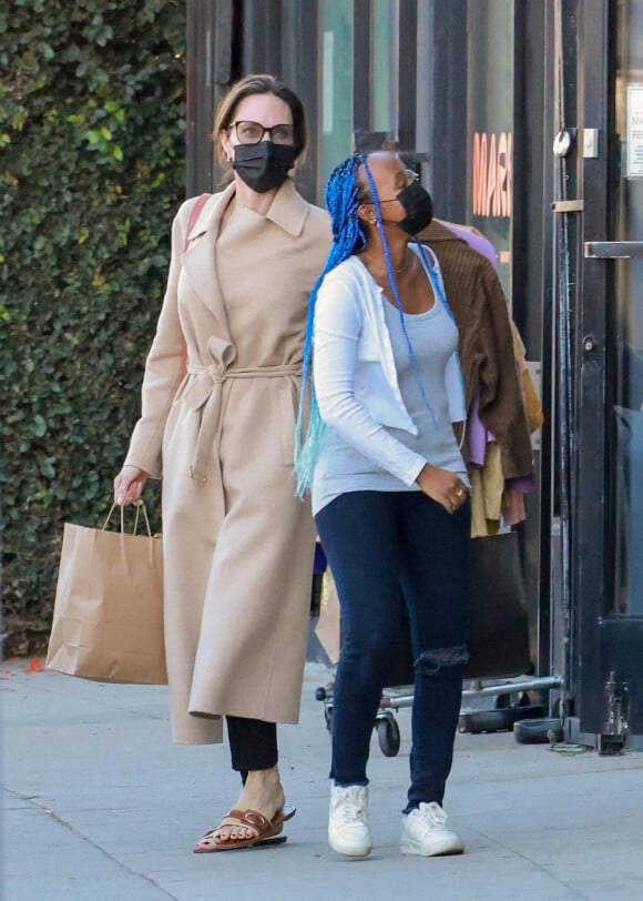 Exclusif - Angelina Jolie et sa fille Zahara Marley Jolie-Pitt sont allées au salon de coiffure Foxtail Salon à Los Angeles. Le 5 février 2022.