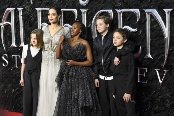 Vivienne Jolie-Pitt, Angelina Jolie, Zahara Jolie-Pitt, Shiloh Jolie-Pitt et Knox Leon Jolie-Pitt - Première de "Maléfique : Le Pouvoir du Mal" à Londres, le 9 octobre 2019.