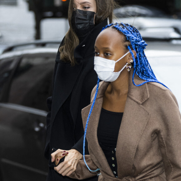 Exclusif - Angelina Jolie et sa fille Zahara à New York, le 17 janvier 2022.