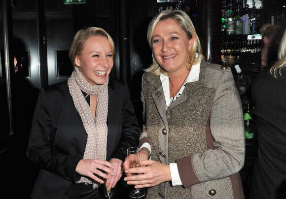 Marion Maréchal et Marine Le Pen - Cocktail dînatoire pour célébrer les 9 ans de "L'Aventure" à Paris le 13 novembre 2012.