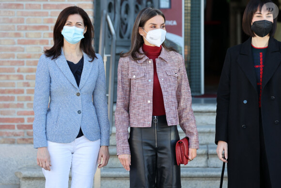 La reine Letizia arrive au Muséum national des sciences naturelles pour présider la rencontre entre scientifiques et entrepreneurs "Briser les plafonds de verre : les femmes scientifiques, du laboratoire à l'entrepreneuriat".