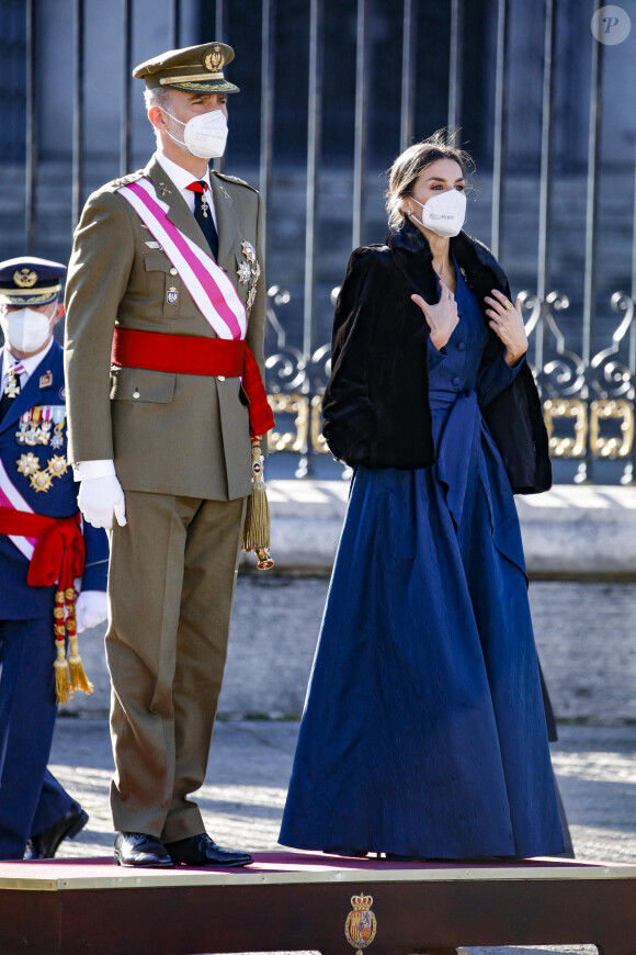 Le roi Felipe VI et la reine Letizia d'Espagne, lors de la réception pour les voeux aux personnels militaires au palais royal à Madrid, Espagne, le 6 janvier 2022.