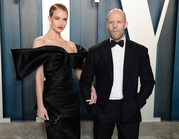 Jason Statham avec sa femme Rosie Huntington-Whiteley - People à la soirée "Vanity Fair Oscar Party" après la 92ème cérémonie des Oscars 2020 au Wallis Annenberg Center for the Performing Arts à Los Angeles, le 9 février 2020.