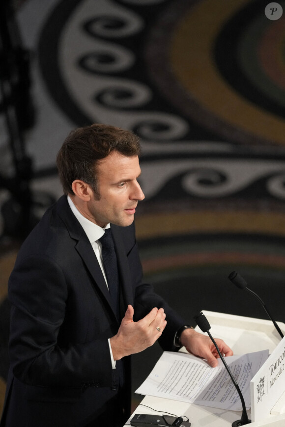 Le président Emmanuel Macron intervient lors d'une réunion informelle des ministres de l'Intérieur de l'union européenne à Tourcoing dans le Nord le 2 février 2022.