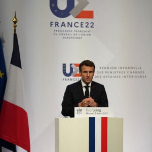 Le président Emmanuel Macron intervient lors d'une réunion informelle des ministres de l'Intérieur de l'union européenne à Tourcoing dans le Nord le 2 février 2022.