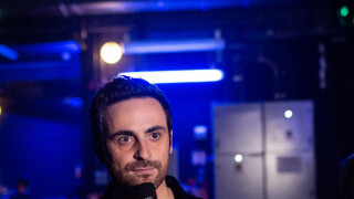 "Pas d'argent pour inviter cette fille..." : Camille Combal fauché, confidences sur cette grosse galère