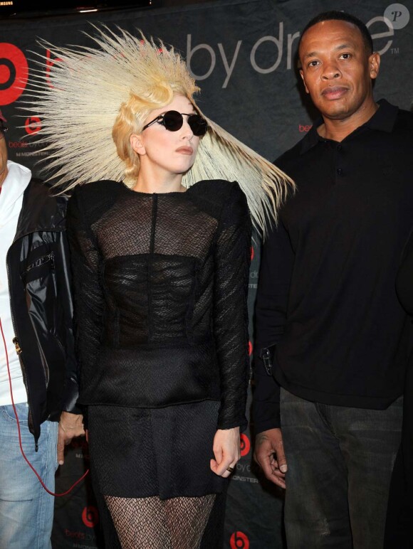 Lady Gaga et Dr Dre à la convention de Polaroid, le 7 janvier 2010