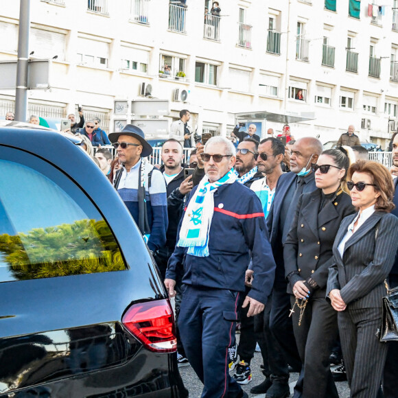 Sophie Tapie, Dominique Tapie, Nathalie Michaux Tapie (fille du défunt) et son mari Stéphane Michaux - Les Marseillais et la famille accompagnent Bernard Tapie jusqu'à la Cathédrale La Major à Marseille le 8 octobre 2021. © Santini / Jacovides / Bestimage