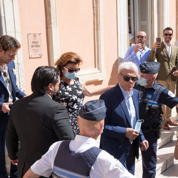 Bernard Tapie et sa femme Dominique - Mariage civil de Sophie Tapie et Jean-Mathieu Marinetti à la mairie de Saint-Tropez en présence de leurs parents et de la famille le 20 août 2020.