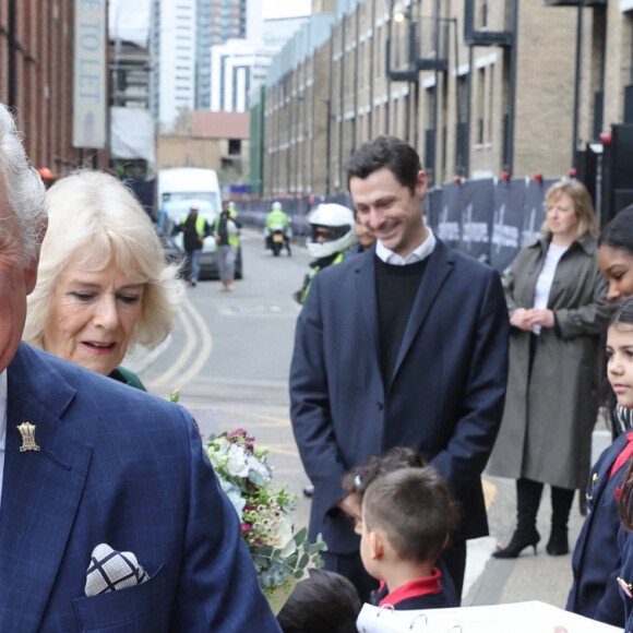 Le prince Charles, prince de Galles, Camilla Parker Bowles, duchesse de Cornouailles, et Catherine (Kate) Middleton, duchesse de Cambridge, arrivent pour une visite à la fondation Trinity Buoy Wharf, un site de formation pour les arts et la culture à Londres, Royaume Uni, le jeudi 3 février 2022.