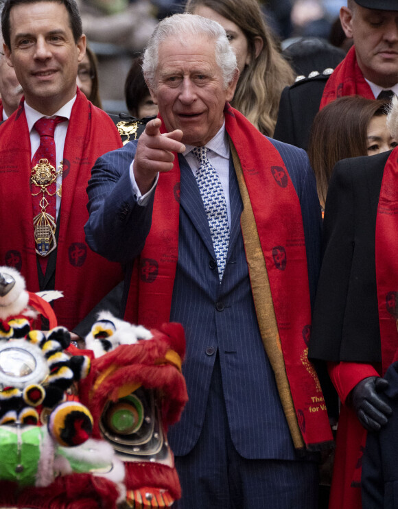 Le prince Charles, prince de Galles, et Camilla Parker Bowles, duchesse de Cornouailles, visitent Chinatown à l'occasion du Nouvel An lunaire à Londres, Royaume Uni, le 1er février 2022.