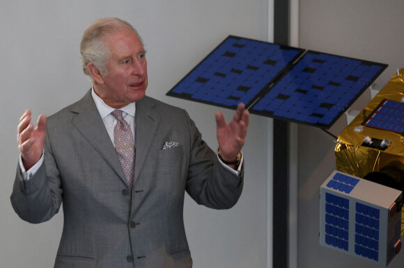 Le prince Charles, prince de Galles, lors d'une visite à Astroscale Ltd à Didcot, comté administratif d'Oxfordshire, Royaume Uni, le 31 janvier 2022.