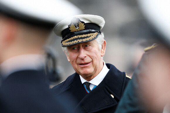 Le prince Charles, prince de Galles et amiral de la flotte, préside les divisions du Lord High Admiral au Britannia Royal Naval College de Dartmouth, le 16 décembre 2021.