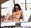 Dua Lipa, détendue en bikini à Miami Beach. Le 10 février 2022.