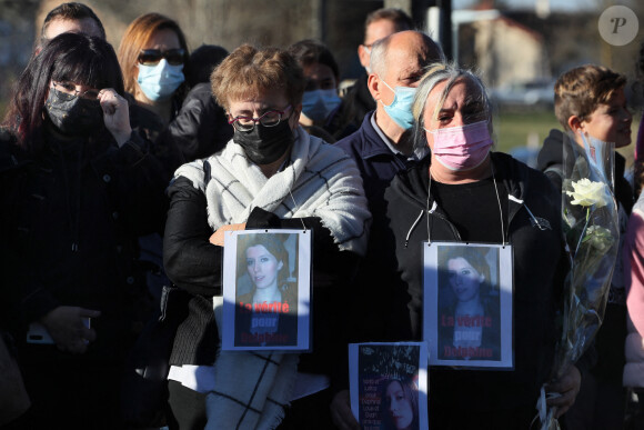 La famille et les proches se sont réunis pour une marche blanche en hommage à Delphine Jubillar, l'infirmière de 33 ans, disparue il y a un an, à Cagnac-les-Mines. Le 19 décembre 2021 © Patrick Bernard / Bestimage