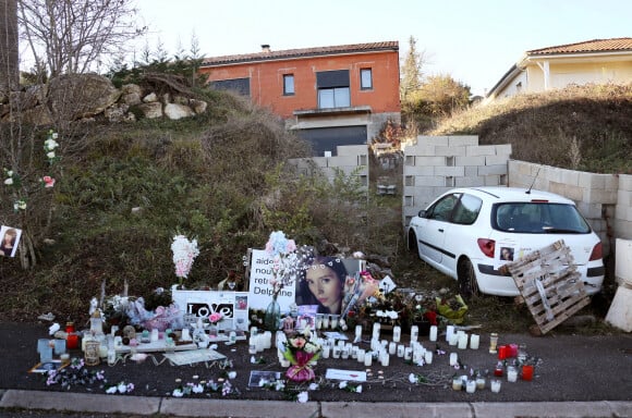 La famille et les proches se sont réunis pour une marche blanche en hommage à Delphine Jubillar, l'infirmière de 33 ans, disparue il y a un an, à Cagnac-les-Mines. Le 19 décembre 2021 © Patrick Bernard / Bestimage