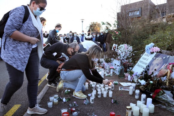 La famille et les proches se sont réunis pour une marche blanche en hommage à Delphine Jubillar, l'infirmière de 33 ans, disparue il y a un an, à Cagnac-les-Mines. Le 19 décembre 2021 © Patrick Bernard / Bestimage