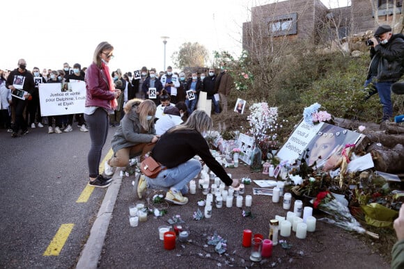 La famille et les proches se sont réunis pour une marche blanche en hommage à Delphine Jubillar, l'infirmière de 33 ans, disparue il y a un an, à Cagnac-les-Mines. Le 19 décembre 2021 © Patrick Bernard / Bestimage