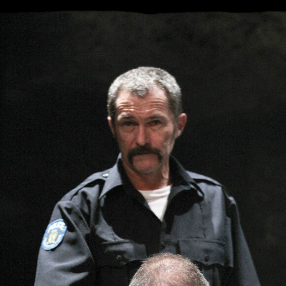 Olivier Marchal dans la pièce "Pluie d'enfer" au théâtre de la Pépinière en 2011.