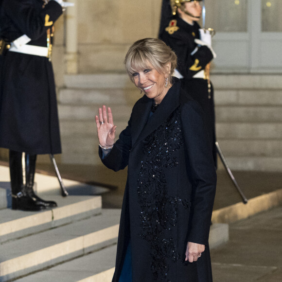 La première dame Brigitte Macron - Arrivées au dîner offert par le président de la République en l'honneur de M. Marcelo Rebelo de Sousa, Président de la République portugaise au palais de l'Elysée à Paris le 11 février 2022. © Pierre Perusseau / Bestimage 