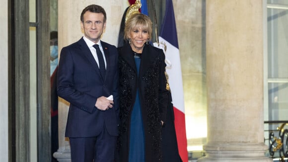 Brigitte Macron très élégante au bras d'Emmanuel Macron, pour un grand dîner à l'Elysée