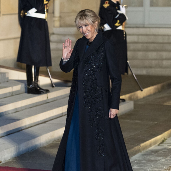 La première dame Brigitte Macron - Arrivées au dîner offert par le président de la République en l'honneur de M. Marcelo Rebelo de Sousa, Président de la République portugaise au palais de l'Elysée à Paris le 11 février 2022. © Pierre Perusseau / Bestimage 