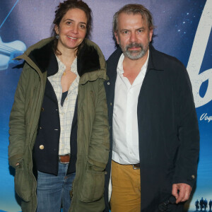 Philippe Torreton et sa femme Elsa Boublil au photocall du spectacle "Bô, le voyage musical" au théâtre du 13ème Art à Paris, le 8 mars 2018. © CVS/Bestimage