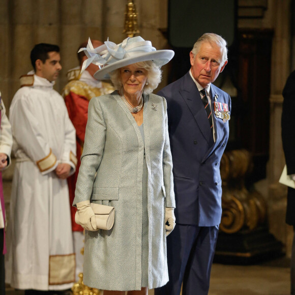 Le prince Charles et Camilla Parker Bowles, duchesse de Cornouailles - Cérémonie de commémoration pour le 70ème anniversaire de la fin de la Seconde Guerre Mondiale à l'abbaye de Westminster à Londres. Le 10 mai 2015 