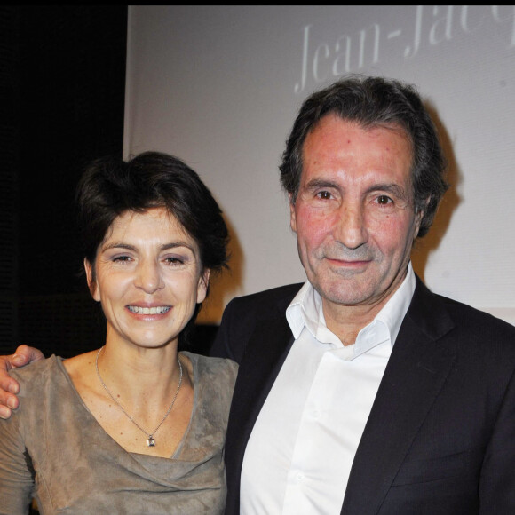 JEAN JACQUES BOURDIN ET SA FEMME ANNE NIVAT - REMISE DU "PRIX PHILIPPE CALONI" DU MEILLEUR INTERVIEWER 2010 REMIS A JEAN JACQUES BOURDIN A LA SCAM A PARIS