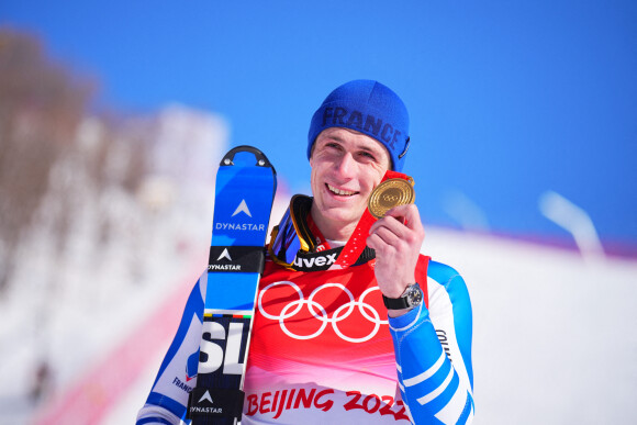 Clément Noël avec sa médaille d'or olympique. Photo: Michael Kappeler/DPA/ABACAPRESS.COM
