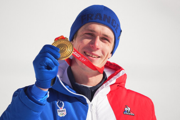 Clément Noël avec sa médaille d'or olympique le 16 février 2022. Photo: Michael Kappeler/DPA/ABACAPRESS.COM