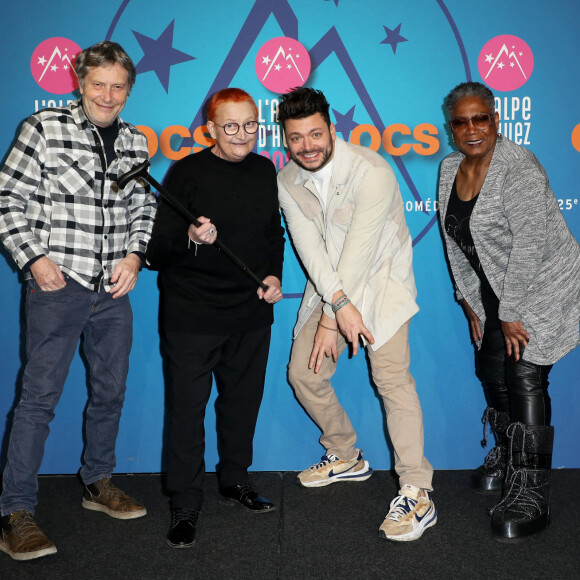 Thomas Gilou, Marianne Garcia, Kev Adams et Firmine Richard au photocall de la 5ème soirée de compétition de la 25ème édition du Festival international du film de comédie de l'Alpe d'Huez, France, le 21 janvier 20222. © Dominique Jacovides/Bestimage