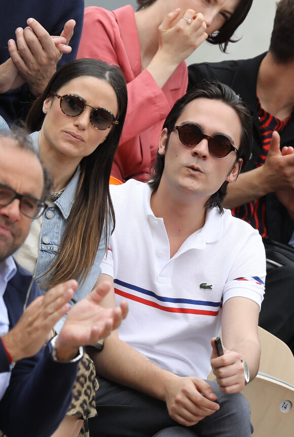 Capucine Anav et son compagnon Alain-Fabien Delon dans les tribunes lors des internationaux de tennis de Roland Garros à Paris, France, le 30 mai 2019. © Jacovides-Moreau/Bestimage 
