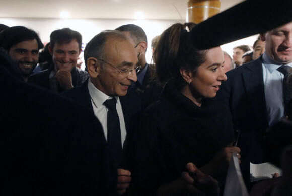Eric Zemmour et Sarah Knafo - Le candidat à la présidence du parti d'extrême-droite français "Reconquête!", Eric Zemmour lors de la remise des deux cartes adhérents la 100 000 et 100 001 à son QG à Paris, France, le 14 février 2022