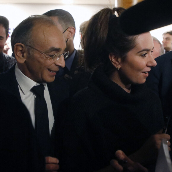 Eric Zemmour et Sarah Knafo - Le candidat à la présidence du parti d'extrême-droite français "Reconquête!", Eric Zemmour lors de la remise des deux cartes adhérents la 100 000 et 100 001 à son QG à Paris, France, le 14 février 2022