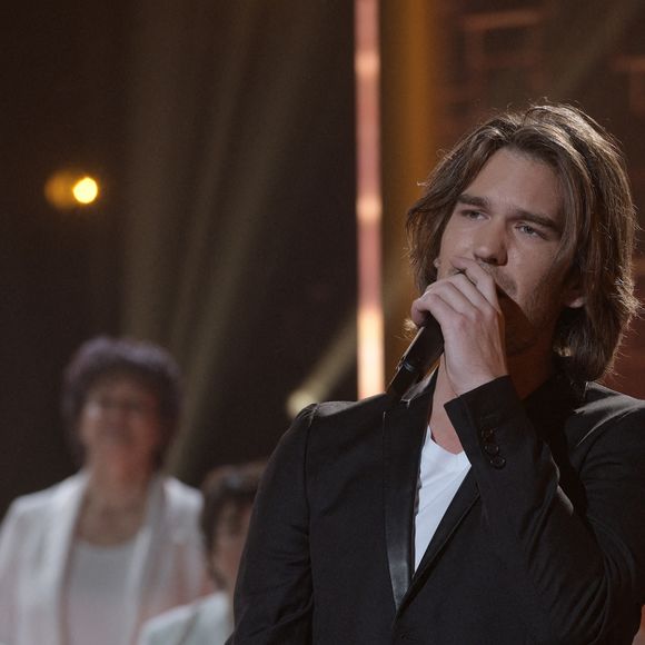 Exclusif - Amaury Vassili - Enregistrement de l'émission "300 Choeurs chantent les plus belles chansons de Daniel Balavoine", diffusée le 18 février sur France 3. © Giancarlo Gorassini / Bestimage