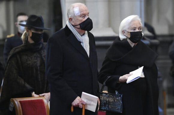Le roi Albert II et la reine Paola de Belgique - Les membres de la famille royale de Belgique assistent à la messe annuelle à la mémoire des membres décédés de la Famille royale en l'église Notre-Dame de Laeken à Bruxelles, le 17 février 2022.
