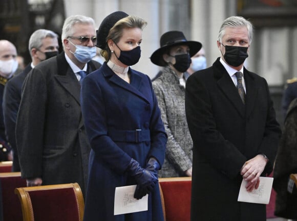 La reine Mathilde et le roi Philippe de Belgique - Les membres de la famille royale de Belgique assistent à la messe annuelle à la mémoire des membres décédés de la Famille royale en l'église Notre-Dame de Laeken à Bruxelles, le 17 février 2022.