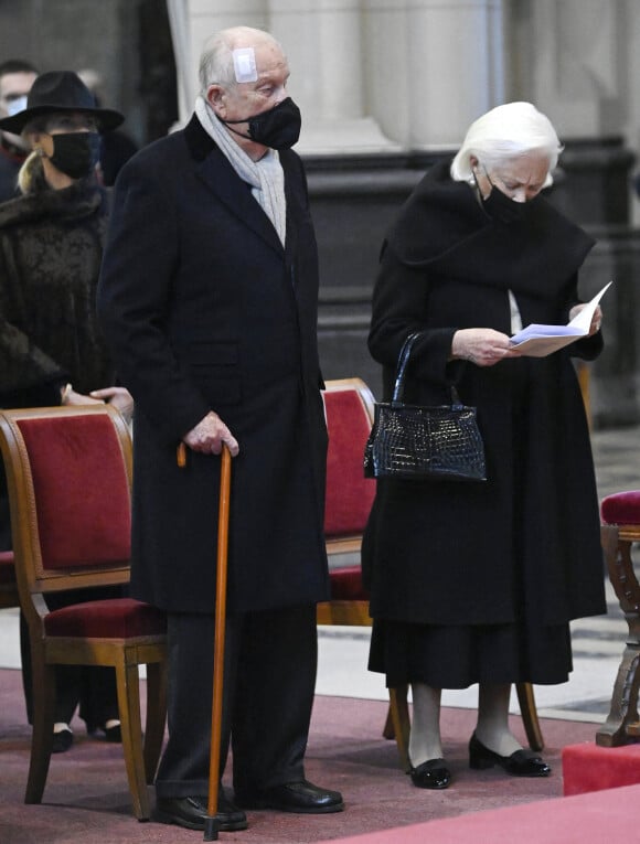 Le roi Albert II et la reine Paola de Belgique - Les membres de la famille royale de Belgique assistent à la messe annuelle à la mémoire des membres décédés de la Famille royale en l'église Notre-Dame de Laeken à Bruxelles, le 17 février 2022.