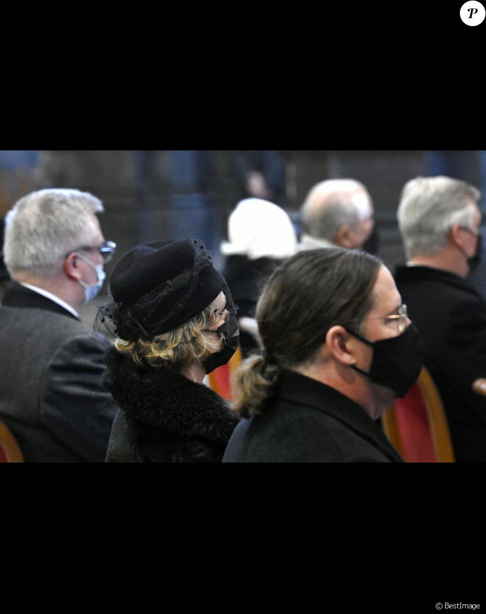 La princesse Delphine de Belgique et son mari James O'Hare - Les membres de la famille royale de Belgique assistent à la messe annuelle à la mémoire des membres décédés de la Famille royale en l'église Notre-Dame de Laeken à Bruxelles, le 17 février 2022.
